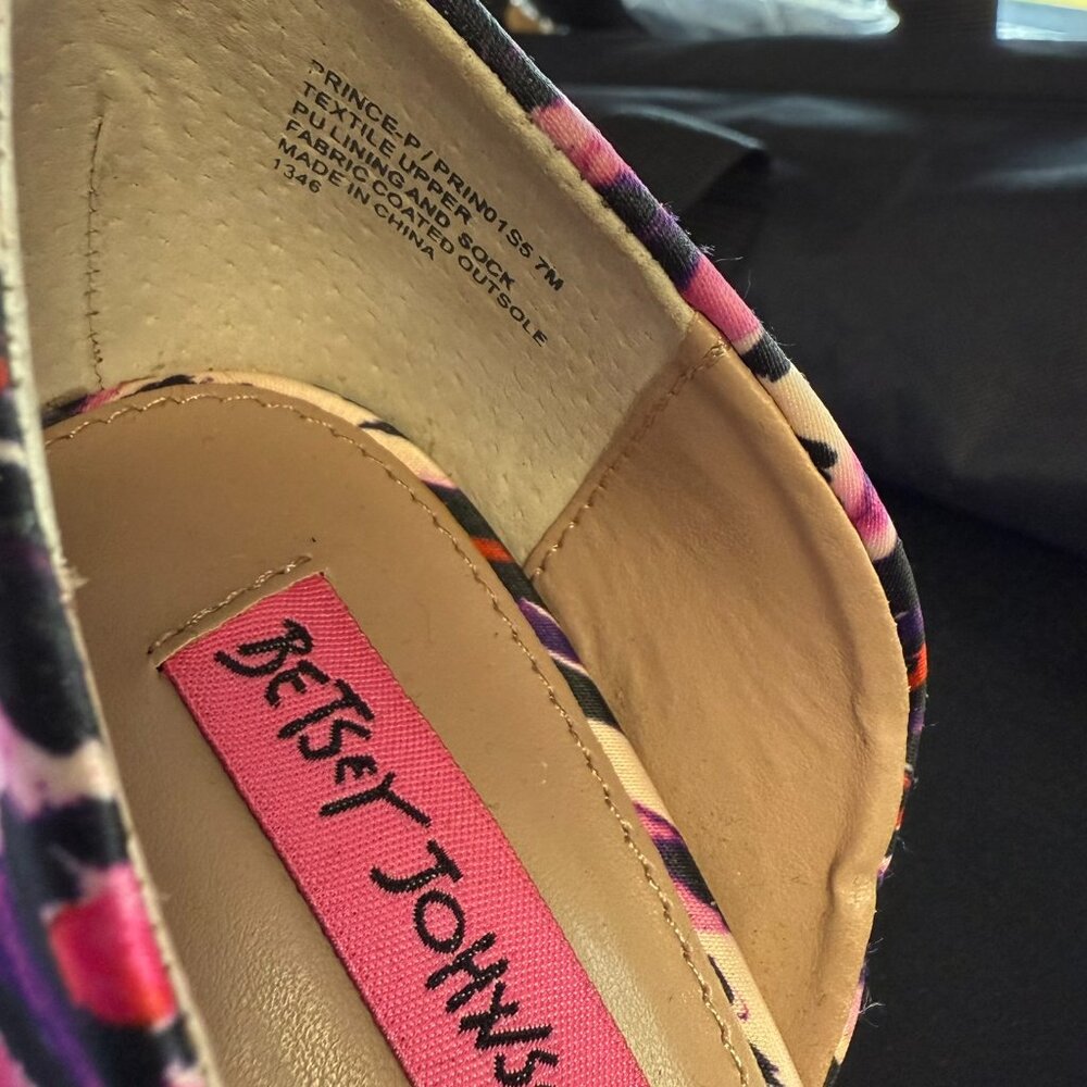 Betsy Johnson Pink Cheetah print pump - Picture 9 of 11